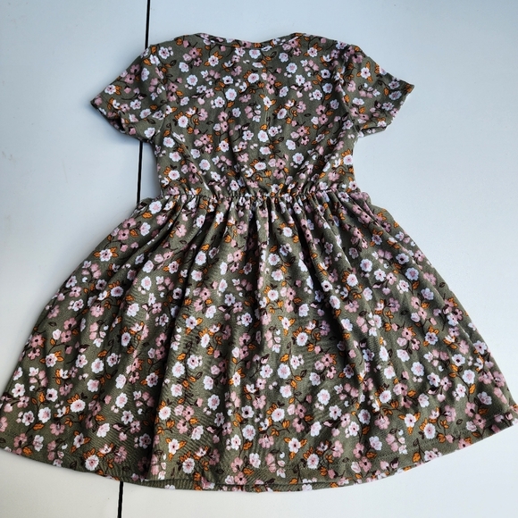 Little Lass Green and Pink Casual Dress with Short Sleeves and Crew Neck - Picture 7 of 8